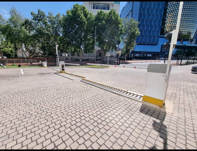 2,982M² SHOWROOM TO LET IN SANDTON CENTRAL